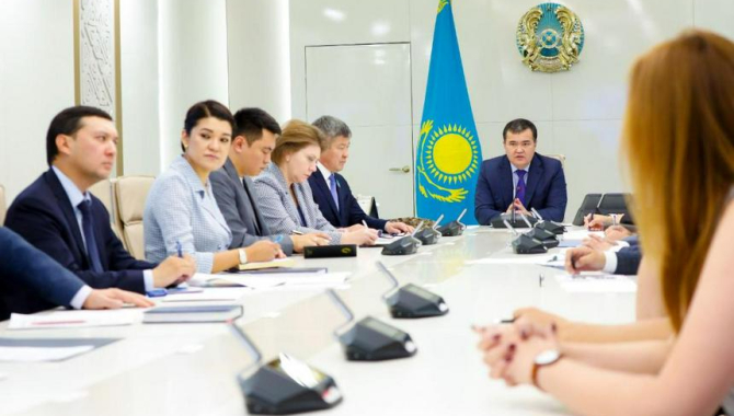 В Астане состоялась встреча акима и мажилисменов с застройщиками