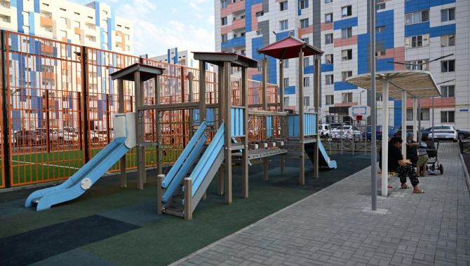 Аким Алматы проконтролировал благоустройство микрорайона Жас-Канат
