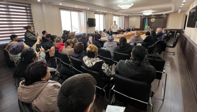 Заместитель акима Алматы обсудил с жителями Алатау компенсации за выкуп участков